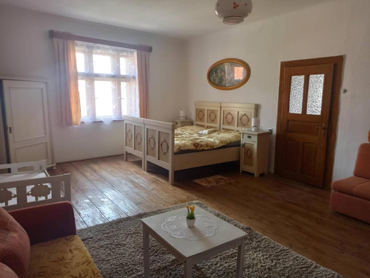 Apartman Menany Exterior foto