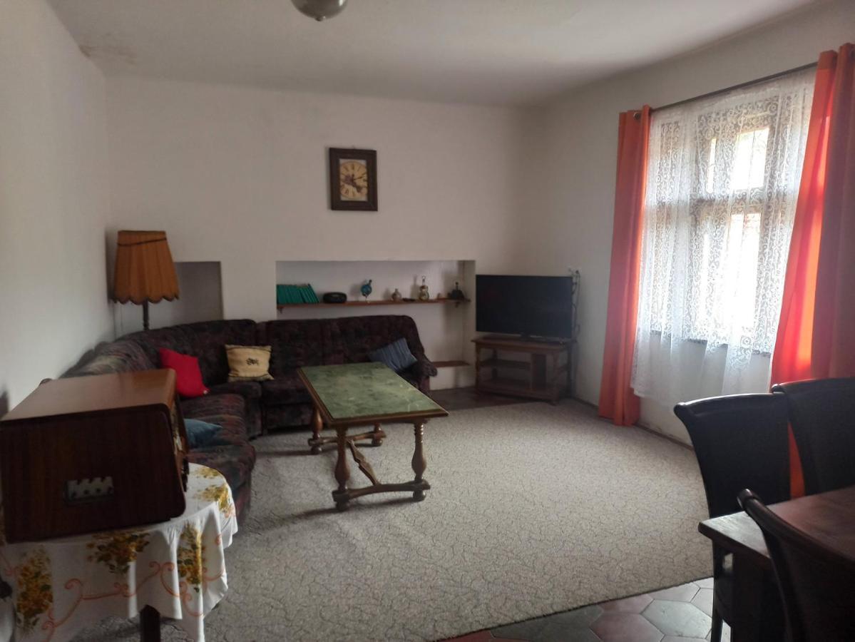 Apartman Menany Exterior foto
