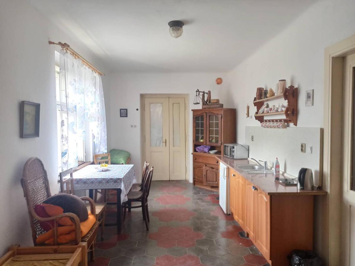 Apartman Menany Exterior foto