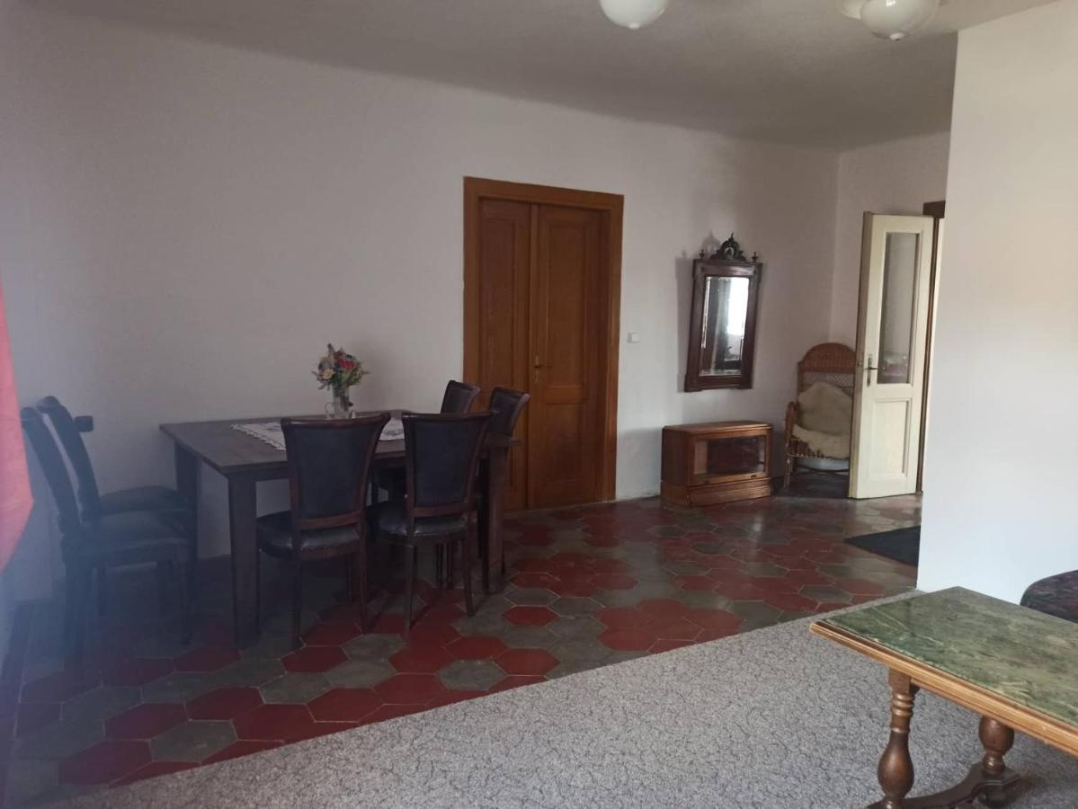 Apartman Menany Exterior foto