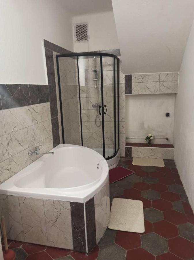 Apartman Menany Exterior foto